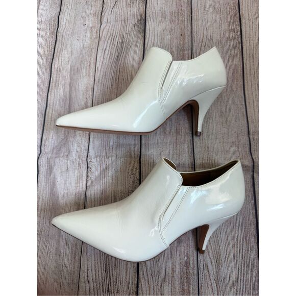 Tory Burch Georgina Patent Ankle Bootie in White - Picture 3 of 7